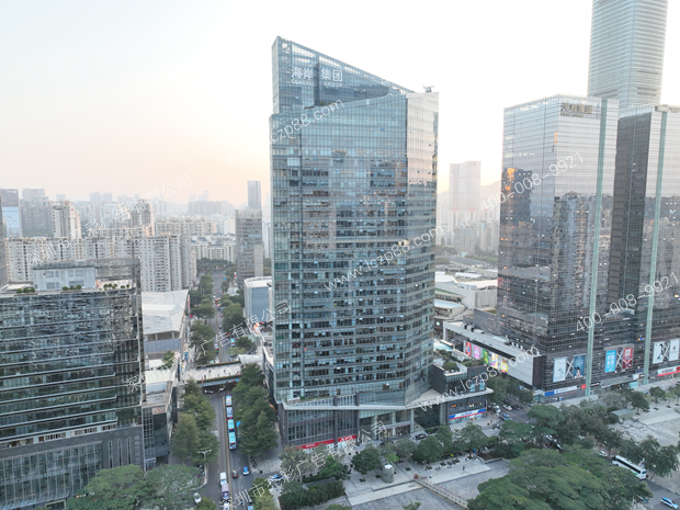 海岸城西座楼体发光字广告牌